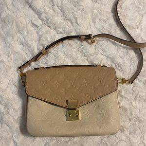 Louis Vuitton Pochette Métis
